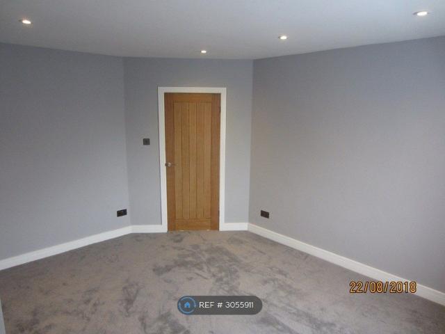 Apartment for rent in South Stanmore, Greater London