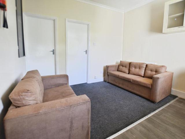 Apartment for rent in Seven Kings, Greater London