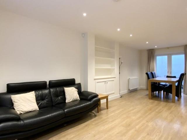 Townhouse for rent in High Field, York