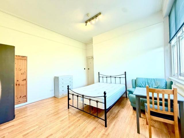 Room for rent in Swiss Cottage, Greater London