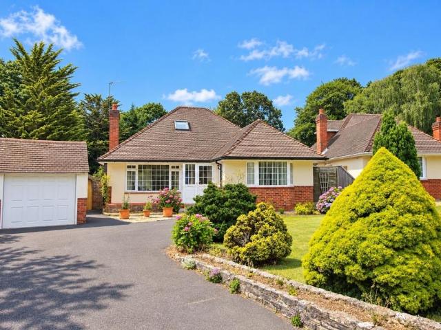 House for rent in Highcliffe
