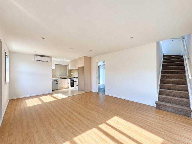 Townhouse for rent in Eastern Beach, Howick