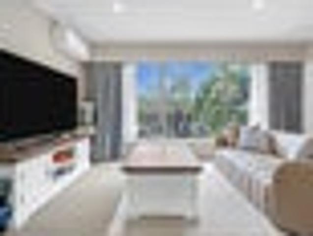 Apartment for rent in Eastern Beach, Howick