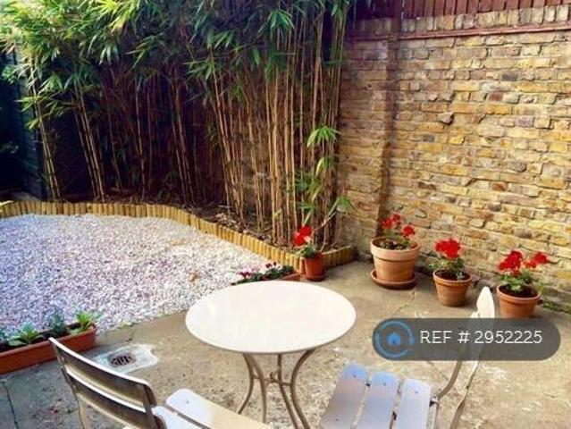 Apartment for rent in Queen's Park, Greater London