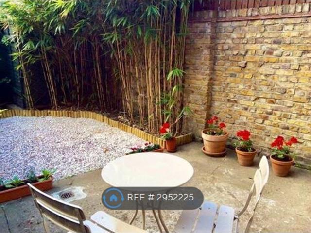 Apartment for rent in Queen's Park, Greater London