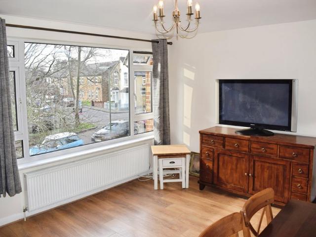 Apartment for rent in Knowle Green, Lower Halliford