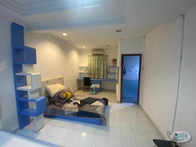 Room for rent in Petaling, Alam Impian