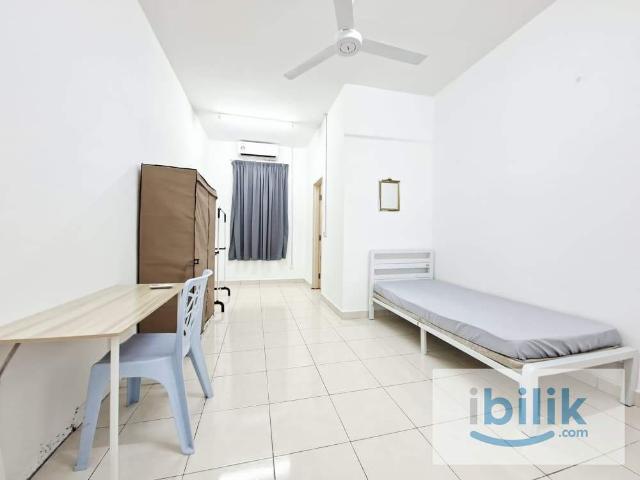 Room for rent in Petaling, Alam Impian
