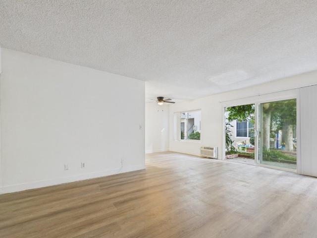 Apartment for rent in Canoga Park, California