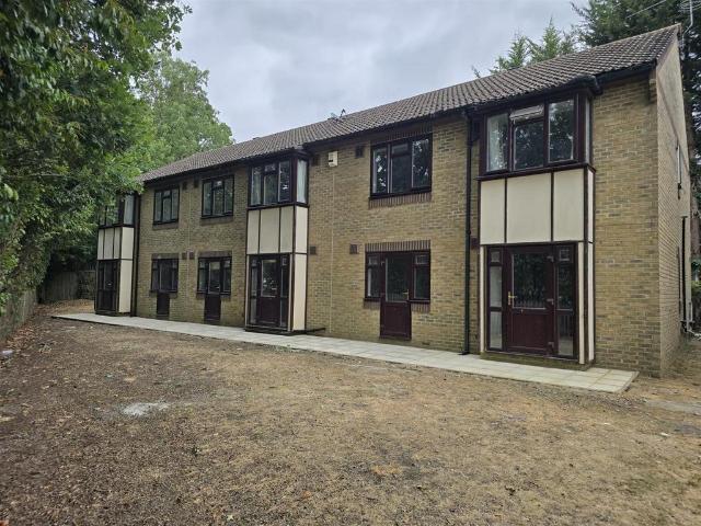 Apartment for rent in Pachesham Park, Surrey