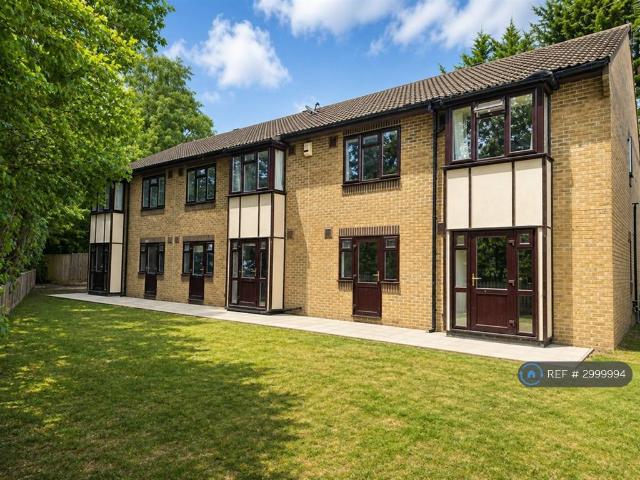 Apartment for rent in Leatherhead, Mole Valley