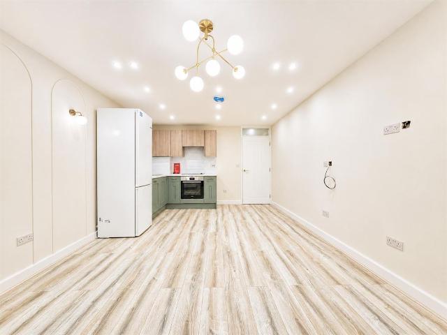 Apartment for rent in Leatherhead, Mole Valley