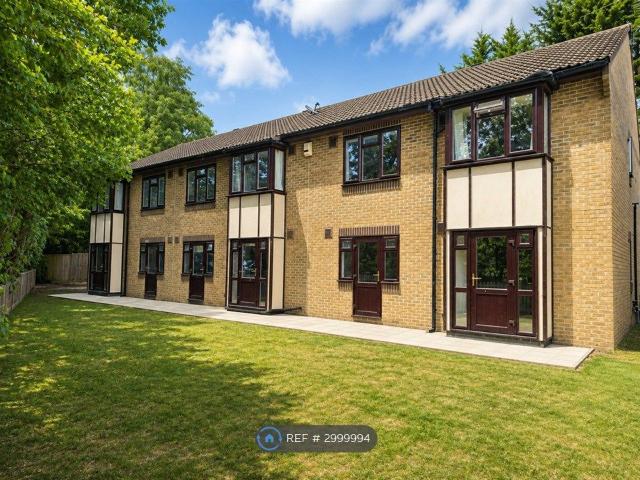 Apartment for rent in Pachesham Park, Surrey