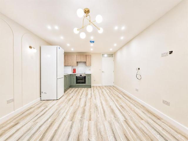 Apartment for rent in Pachesham Park, Surrey