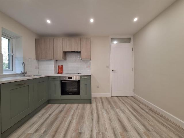 Apartment for rent in Pachesham Park, Surrey