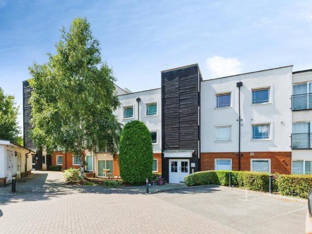 Apartment for rent in Pachesham Park, Surrey