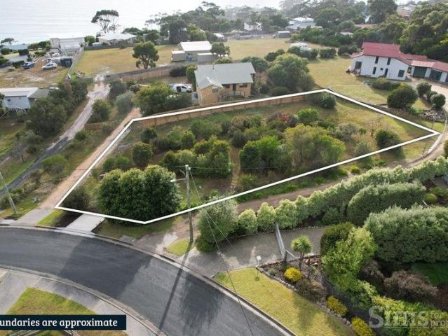 Land for sale in Binalong Bay, Tasmania