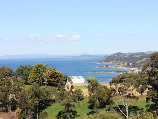 Cottage for sale in Heybridge, Tasmania
