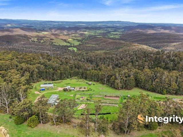Cottage for sale in Kinglake, Victoria