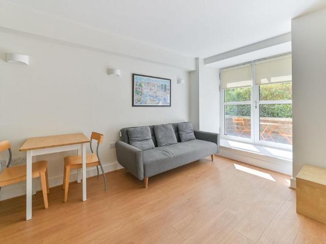 Apartment for rent in Plumstead, Greater London