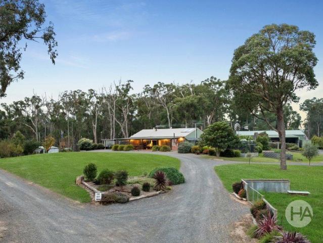 Cottage for sale in Camerons Creek, Victoria