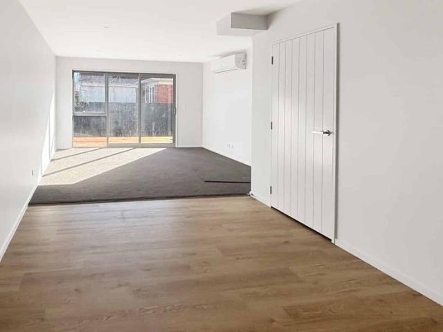 Townhouse for rent in Bryndwr, Canterbury