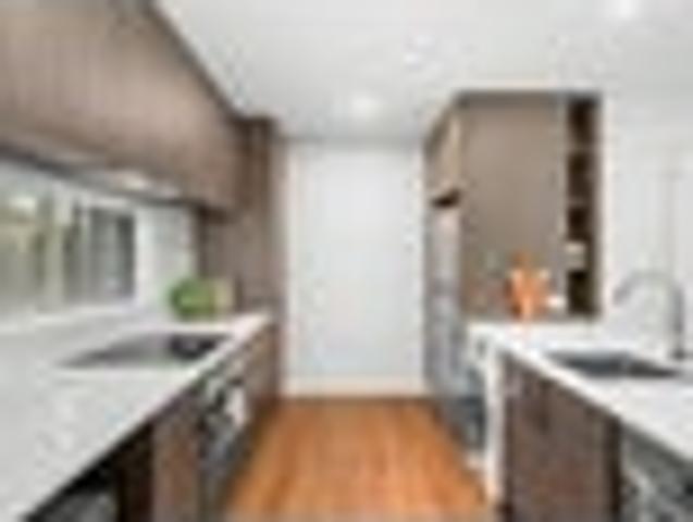 Townhouse for sale in Addington, Canterbury