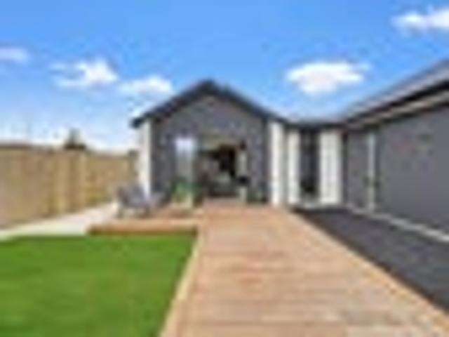 House for sale in Chaslands, Canterbury