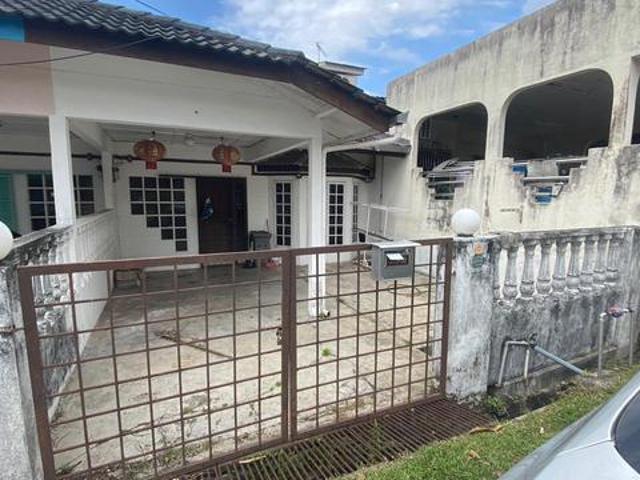 Terraced House for sale in Malaka