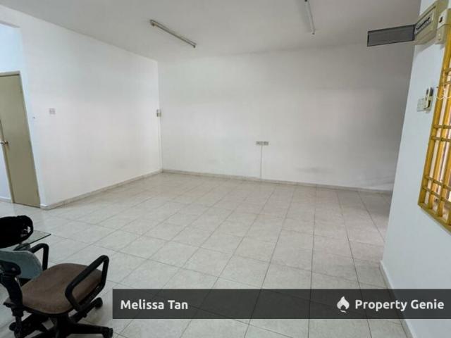 Terraced House for sale in Malaka
