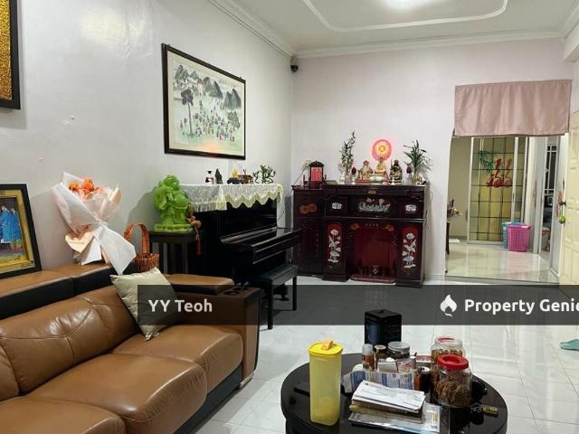 Terraced House for sale in Malaka