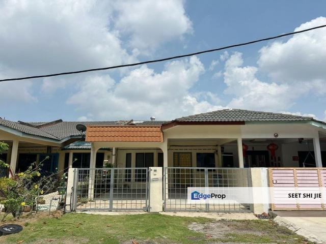 House for sale in Malaka