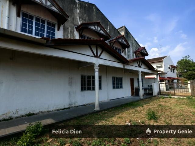 Terraced House for sale in Malaka