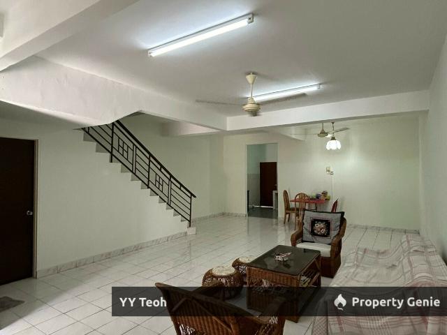 Terraced House for sale in Malaka