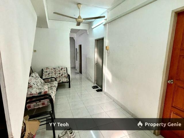 Terraced House for sale in Malaka