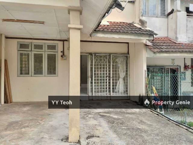 Terraced House for sale in Malaka