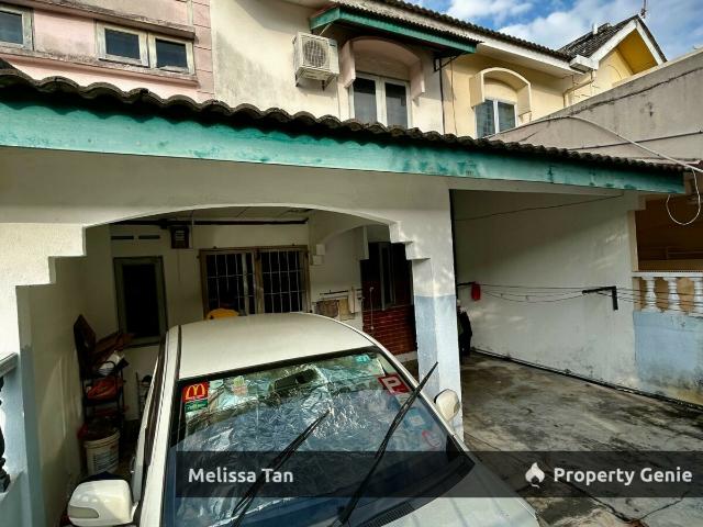 Terraced House for sale in Malaka