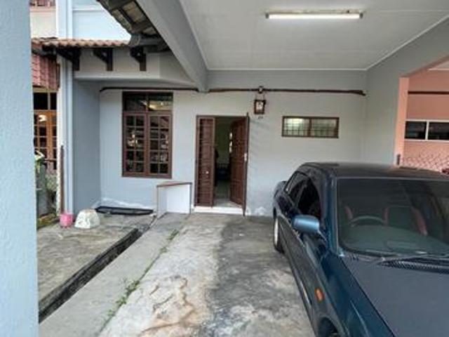 Terraced House for sale in Malaka
