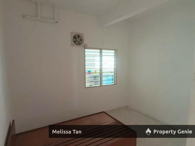 Terraced House for sale in Malaka