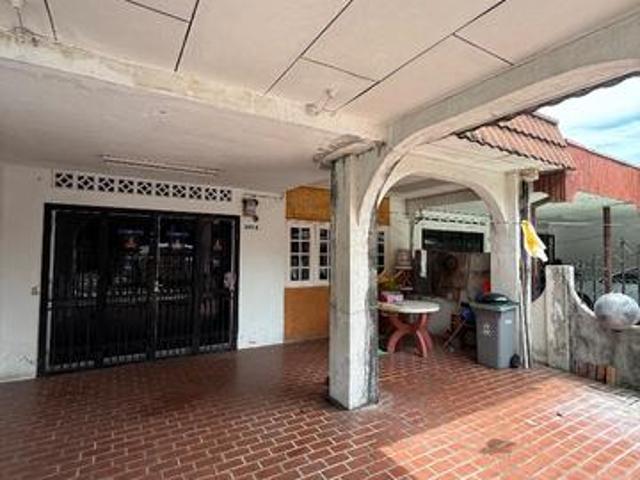 Terraced House for sale in Malaka