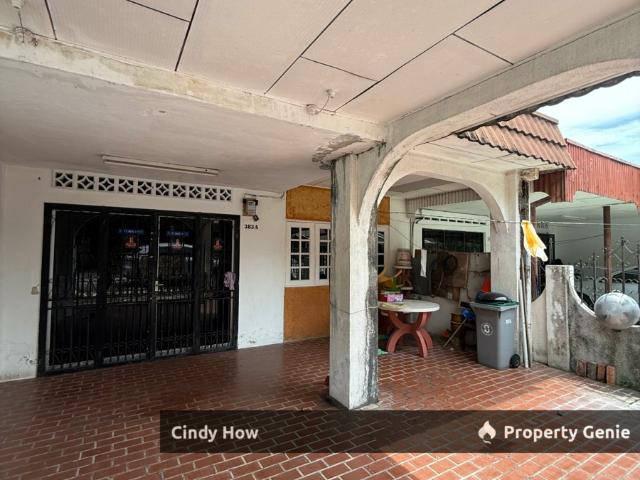 Terraced House for sale in Malaka
