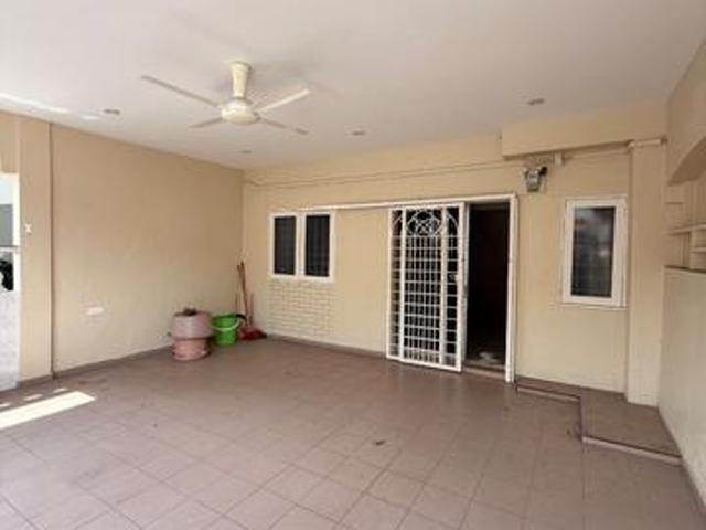 Terraced House for sale in Malaka