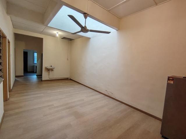 Terraced House for sale in Malaka