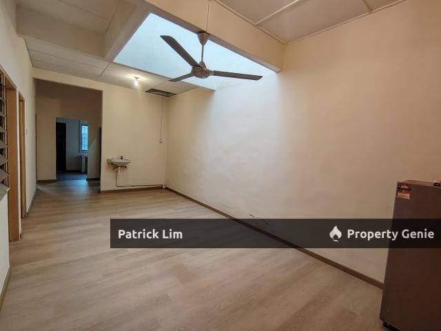 Terraced House for sale in Malaka