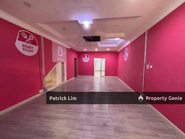 Shop for rent in Malaka