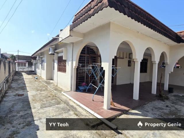 Residential House for sale in Malaka