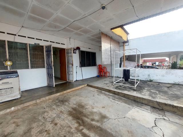 Terraced House for sale in Malaka