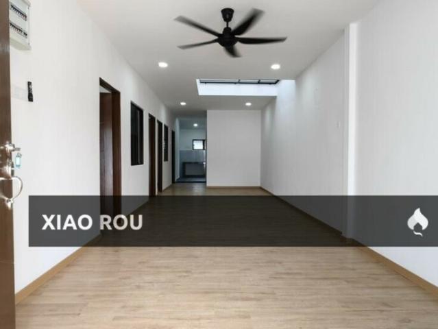 Terraced House for sale in Malaka