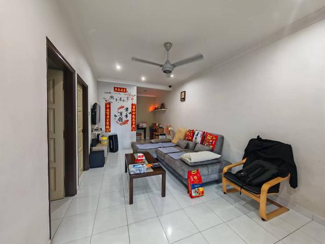 Terraced House for sale in Malaka