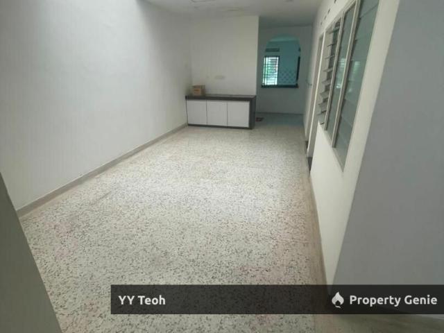 Terraced House for sale in Malaka